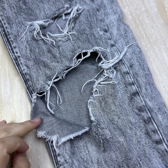 American Eagle Gray Acid Wash Distressed Destroyed Denim High Rise Mom Jeans 4 - Picture 5 of 16